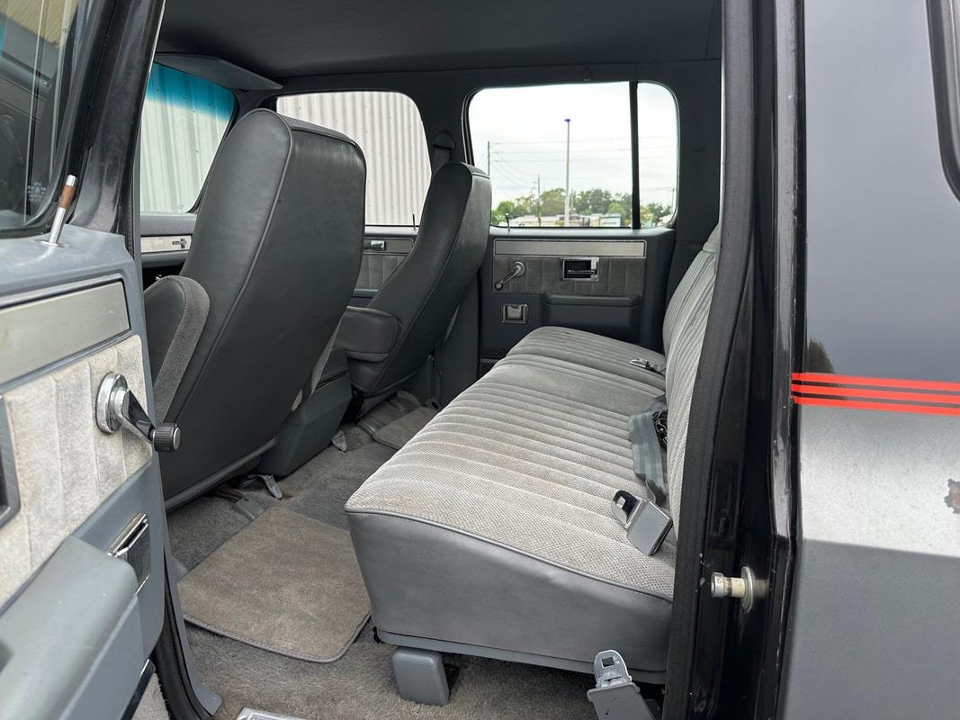 1987 Chevrolet R20 Suburban Silverado