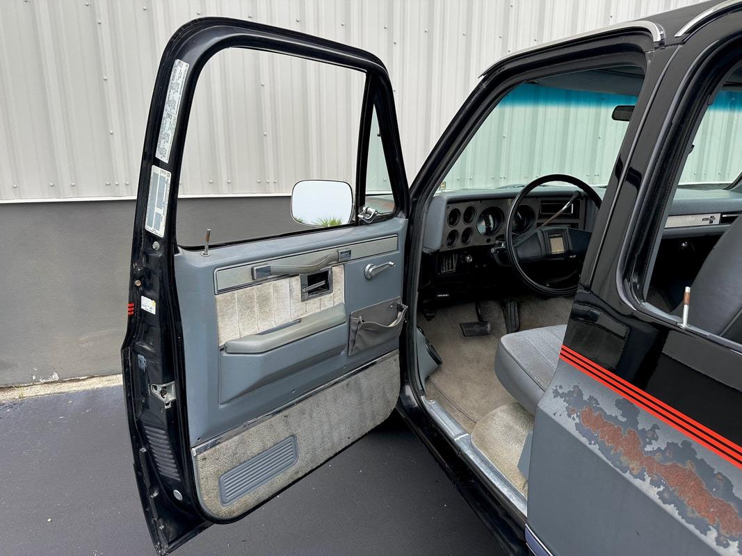 1987 Chevrolet R20 Suburban Silverado