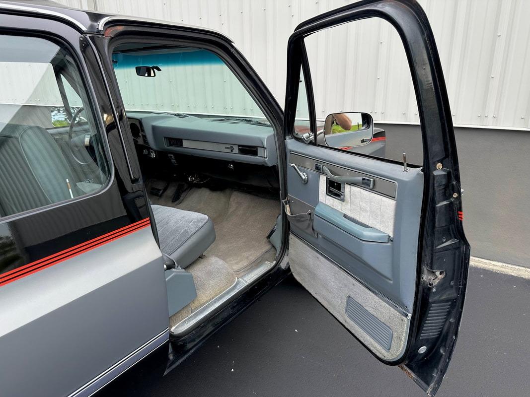 1987 Chevrolet R20 Suburban Silverado