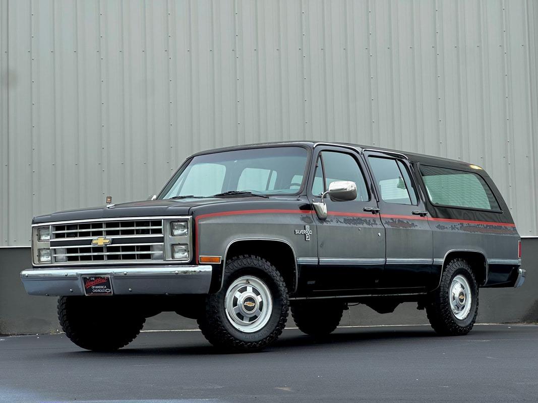 1987 Chevrolet R20 Suburban Silverado