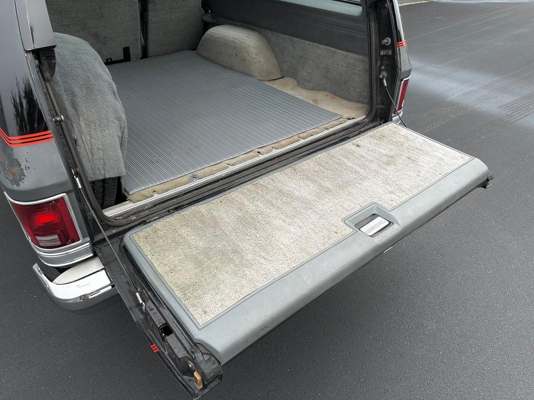 1987 Chevrolet R20 Suburban Silverado