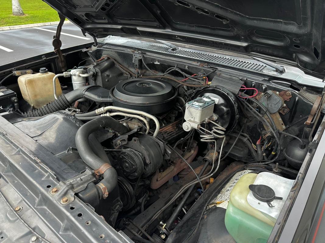 1987 Chevrolet R20 Suburban Silverado