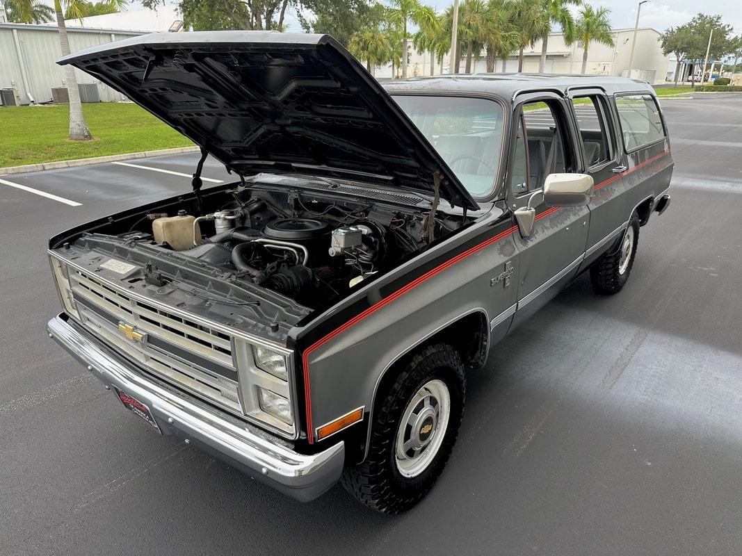 1987 Chevrolet R20 Suburban Silverado