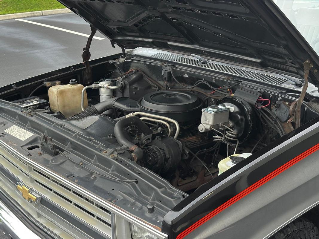 1987 Chevrolet R20 Suburban Silverado