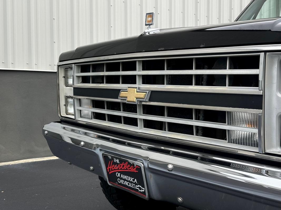 1987 Chevrolet R20 Suburban Silverado
