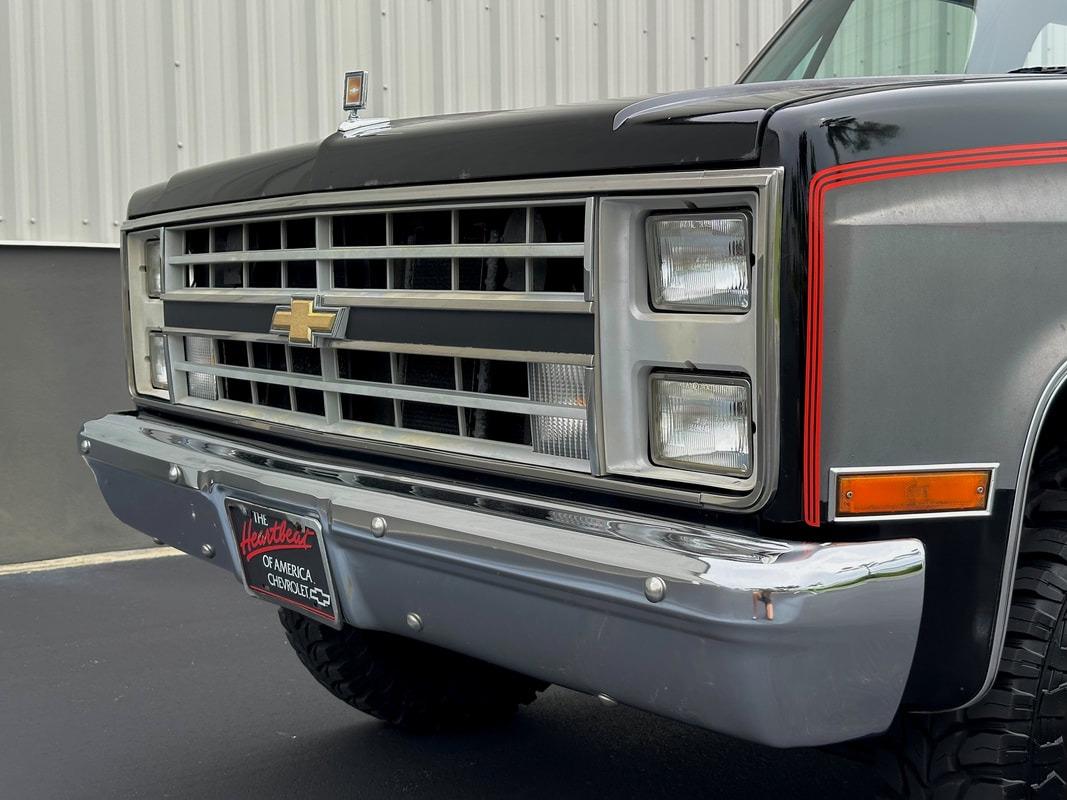 1987 Chevrolet R20 Suburban Silverado