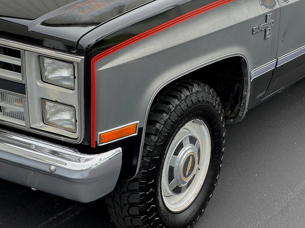 1987 Chevrolet R20 Suburban Silverado