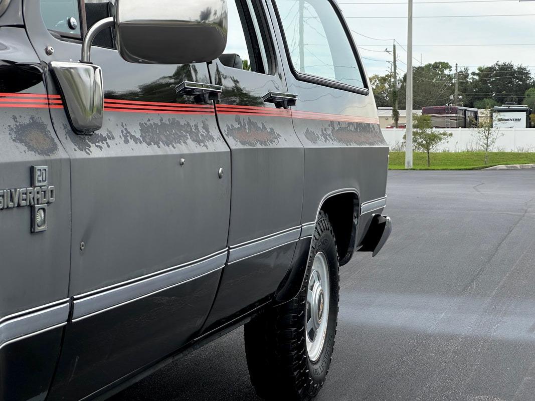 1987 Chevrolet R20 Suburban Silverado