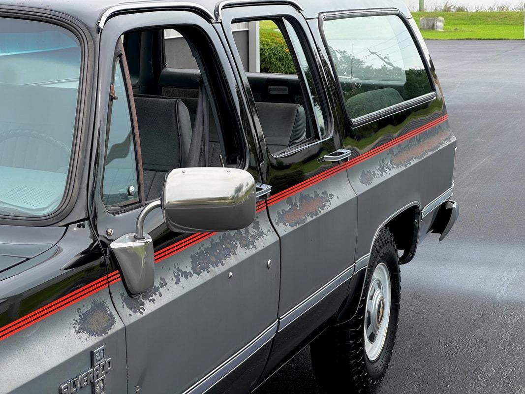 1987 Chevrolet R20 Suburban Silverado