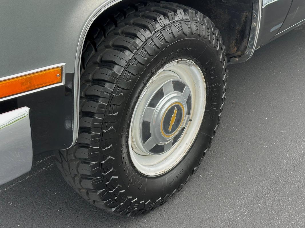1987 Chevrolet R20 Suburban Silverado