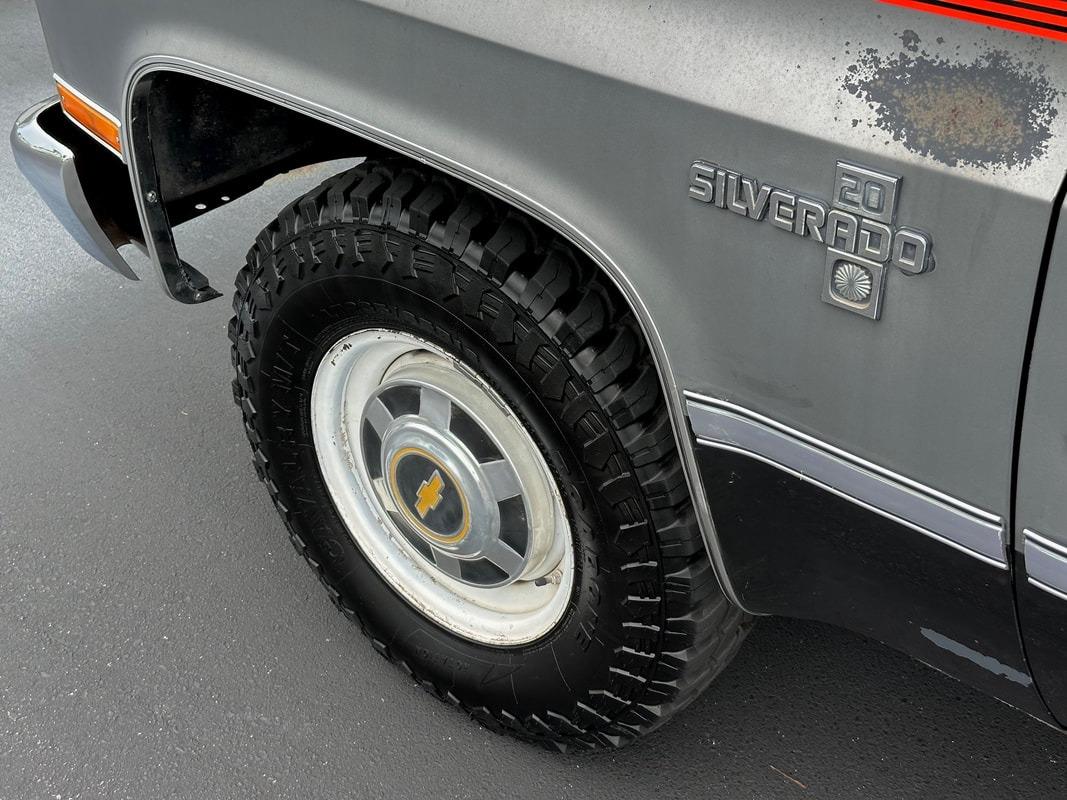 1987 Chevrolet R20 Suburban Silverado