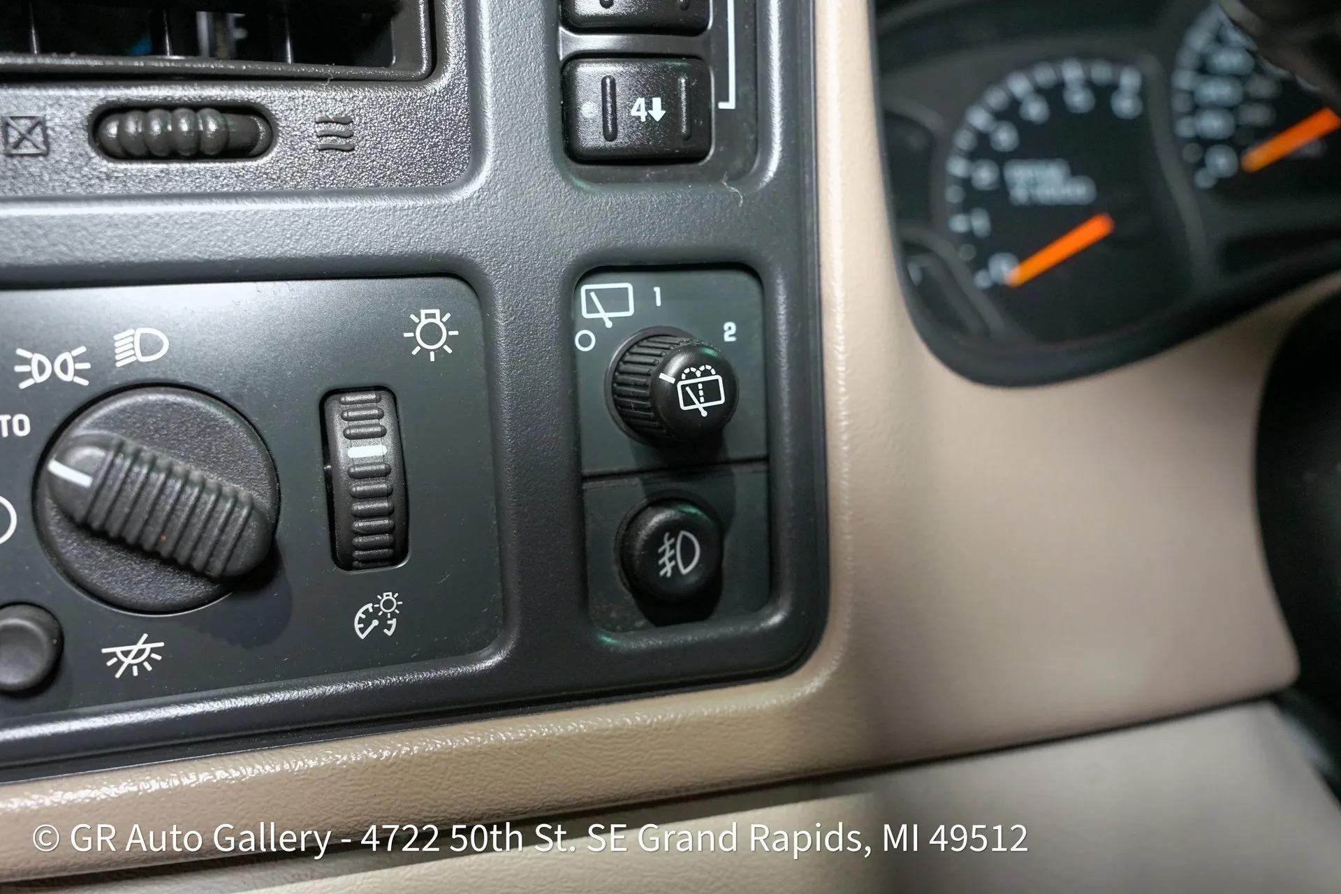2003 Chevrolet Suburban K2500 LT