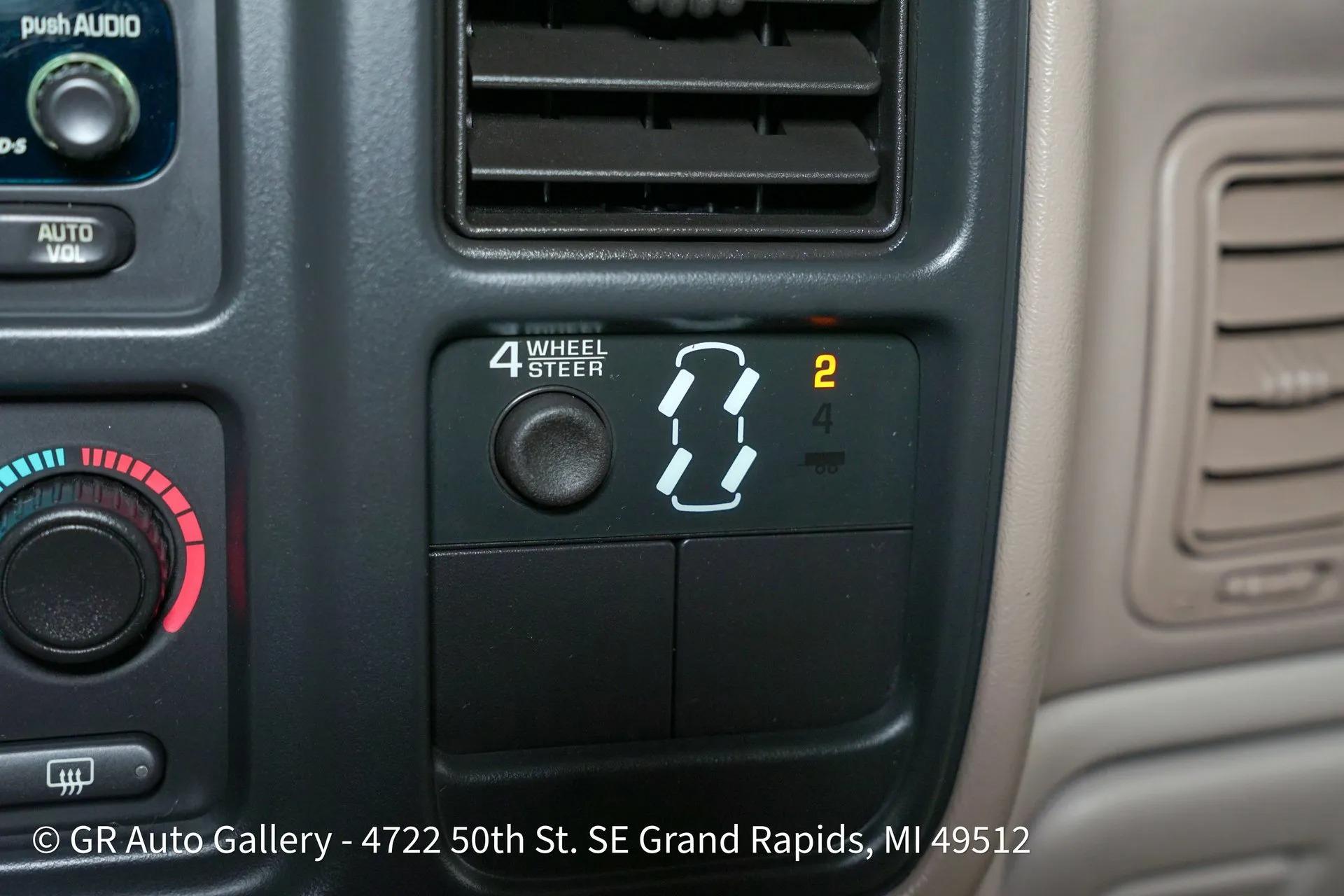 2003 Chevrolet Suburban K2500 LT