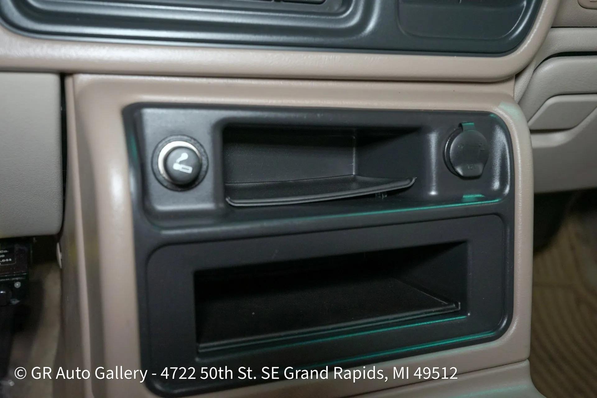 2003 Chevrolet Suburban K2500 LT