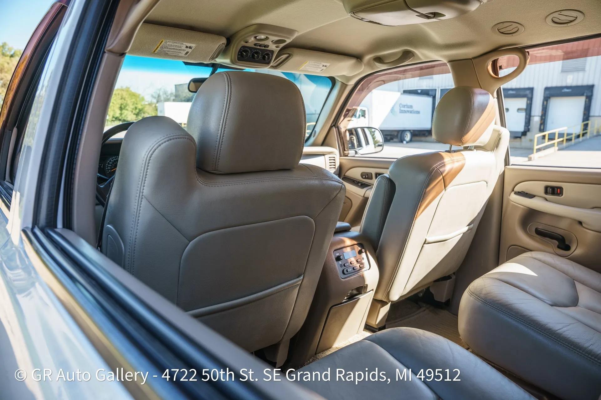 2003 Chevrolet Suburban K2500 LT