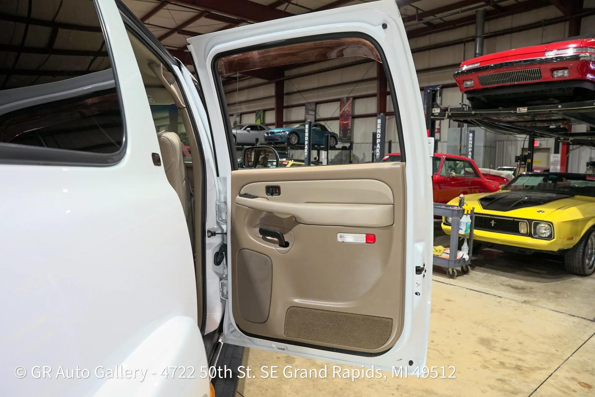 2003 Chevrolet Suburban K2500 LT