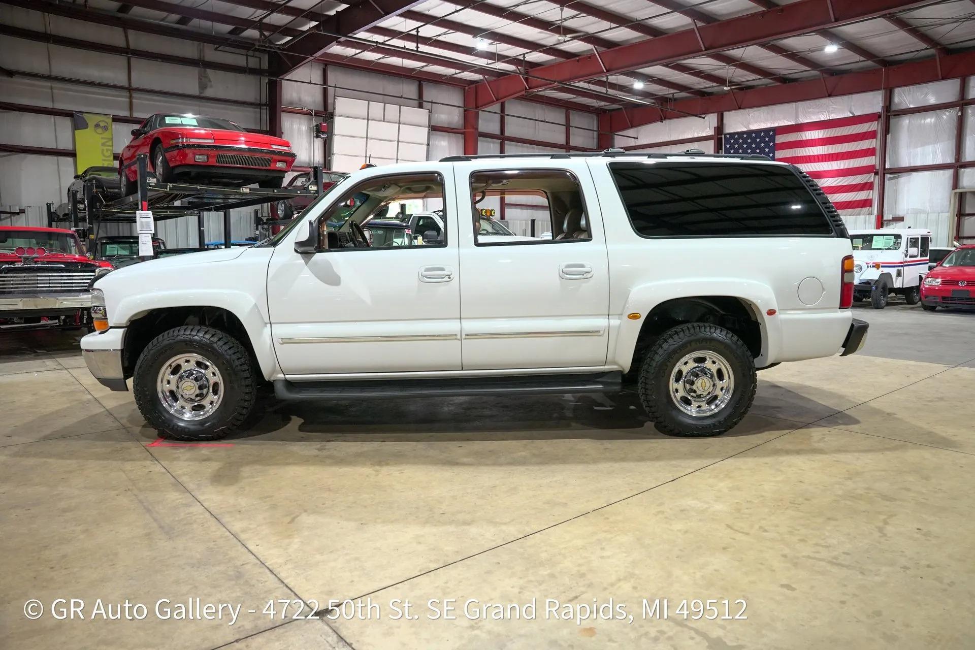 2003 Chevrolet Suburban K2500 LT - 4