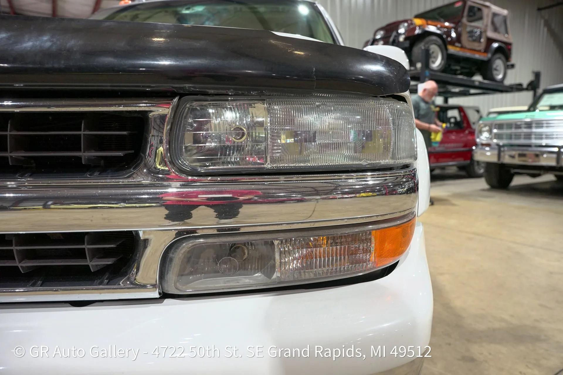 2003 Chevrolet Suburban K2500 LT