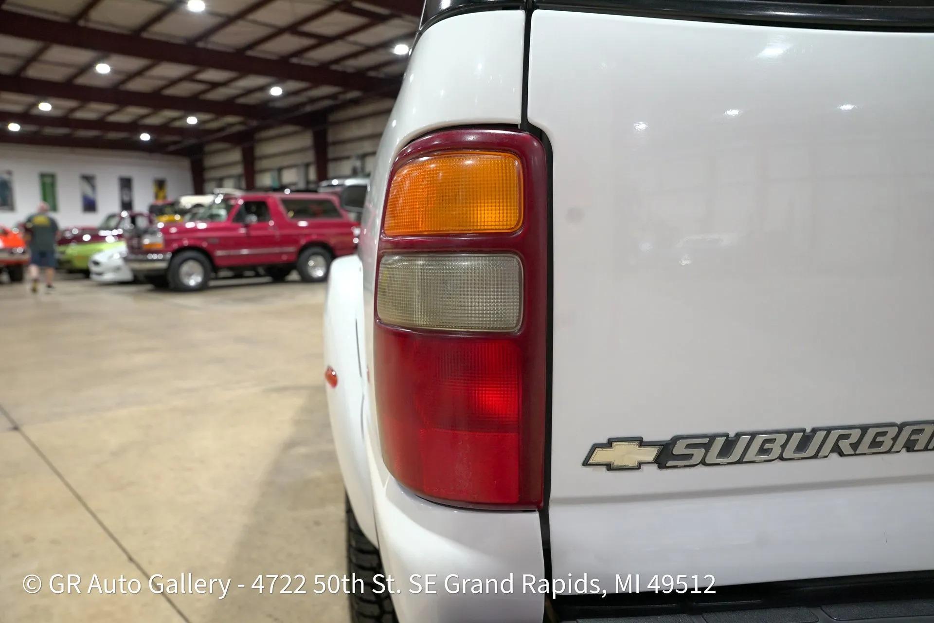 2003 Chevrolet Suburban K2500 LT