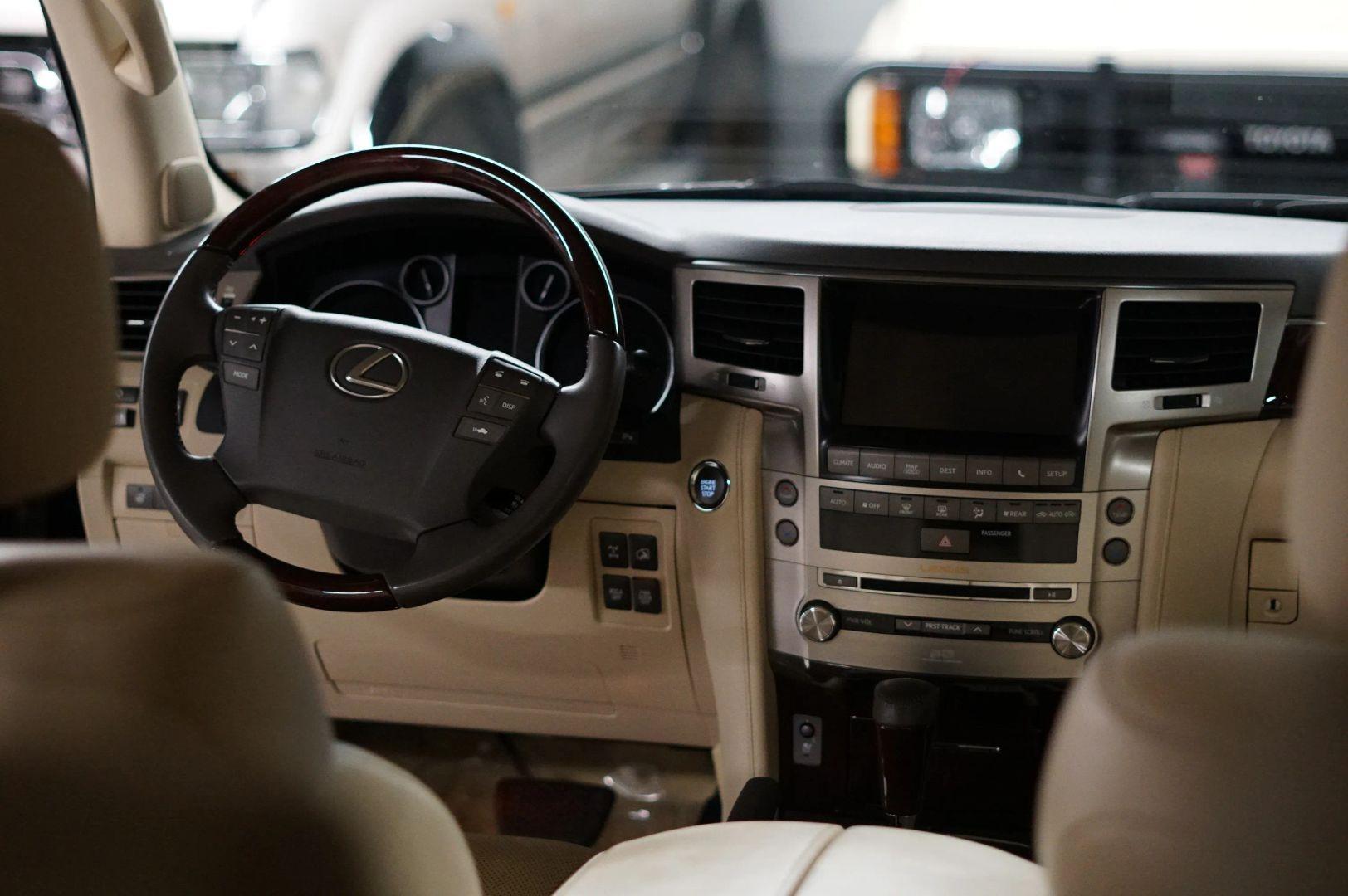 2013 Lexus LX 570