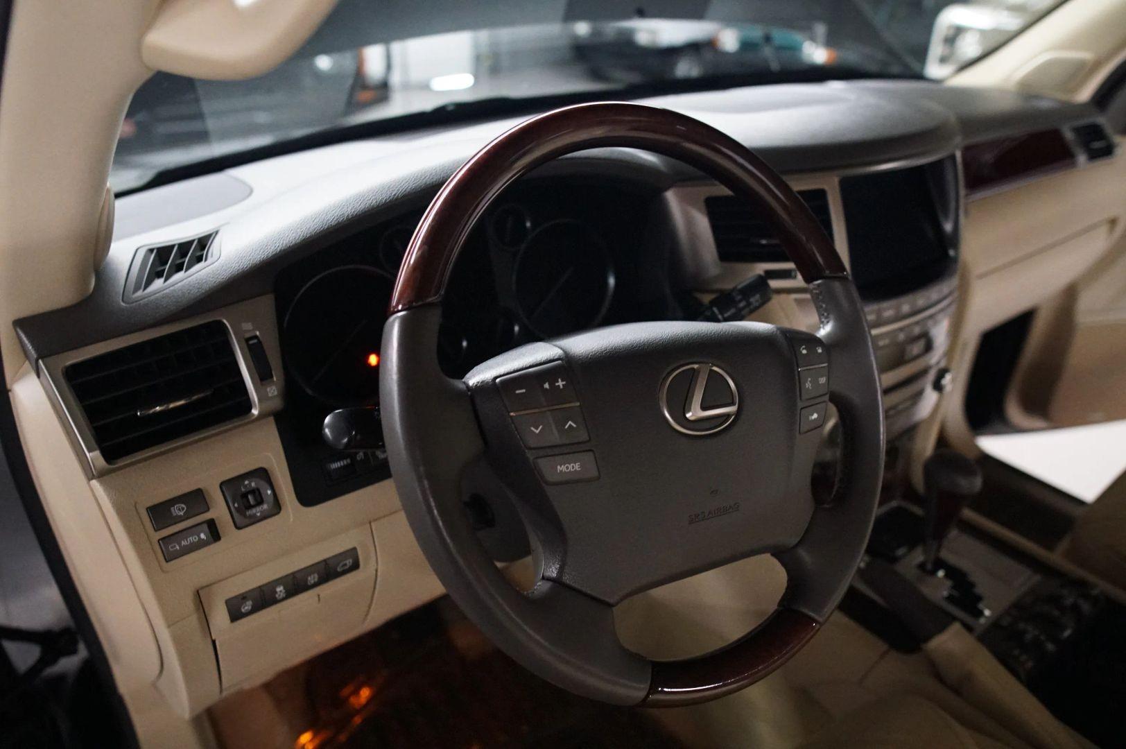 2013 Lexus LX 570