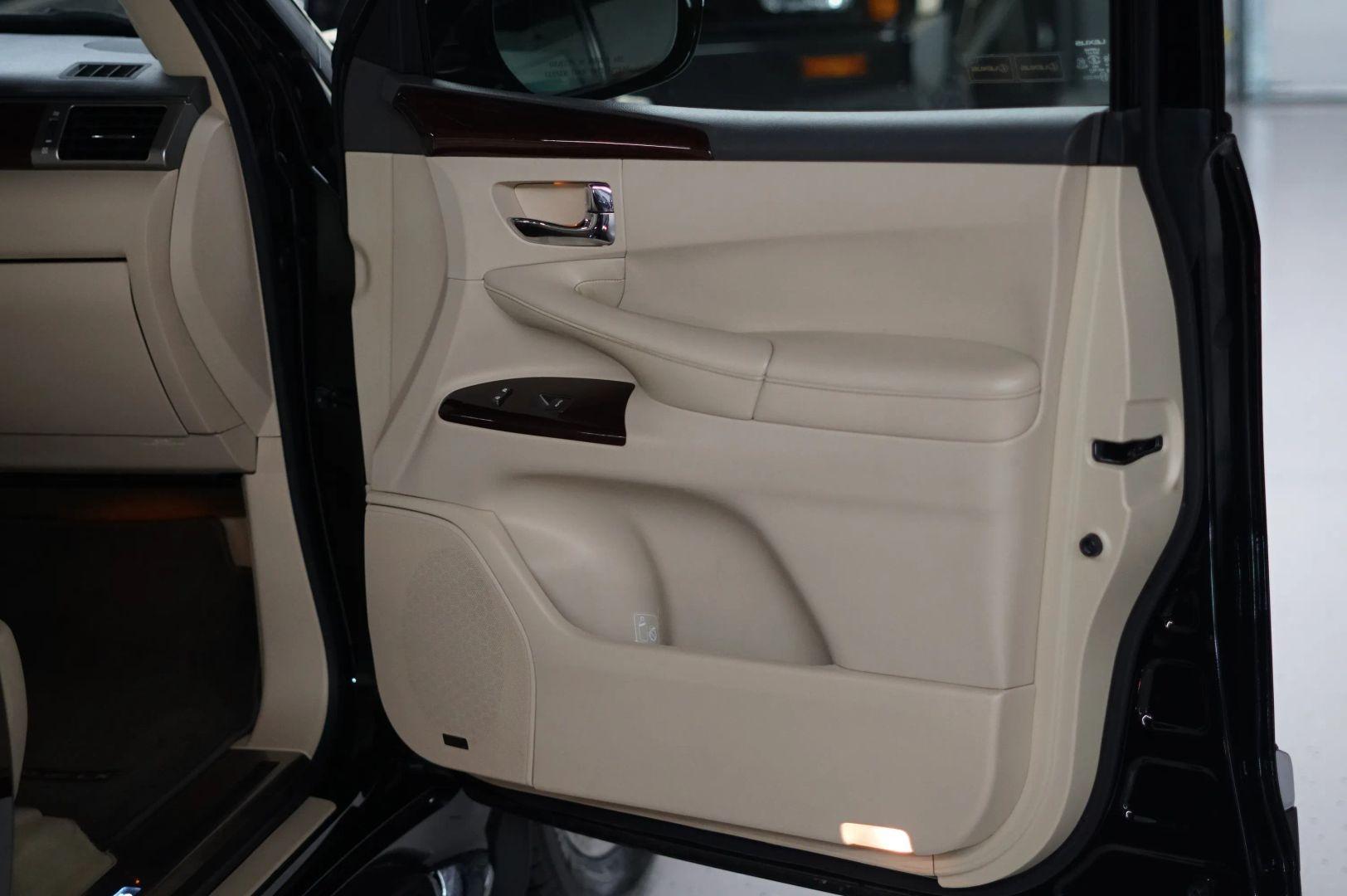 2013 Lexus LX 570