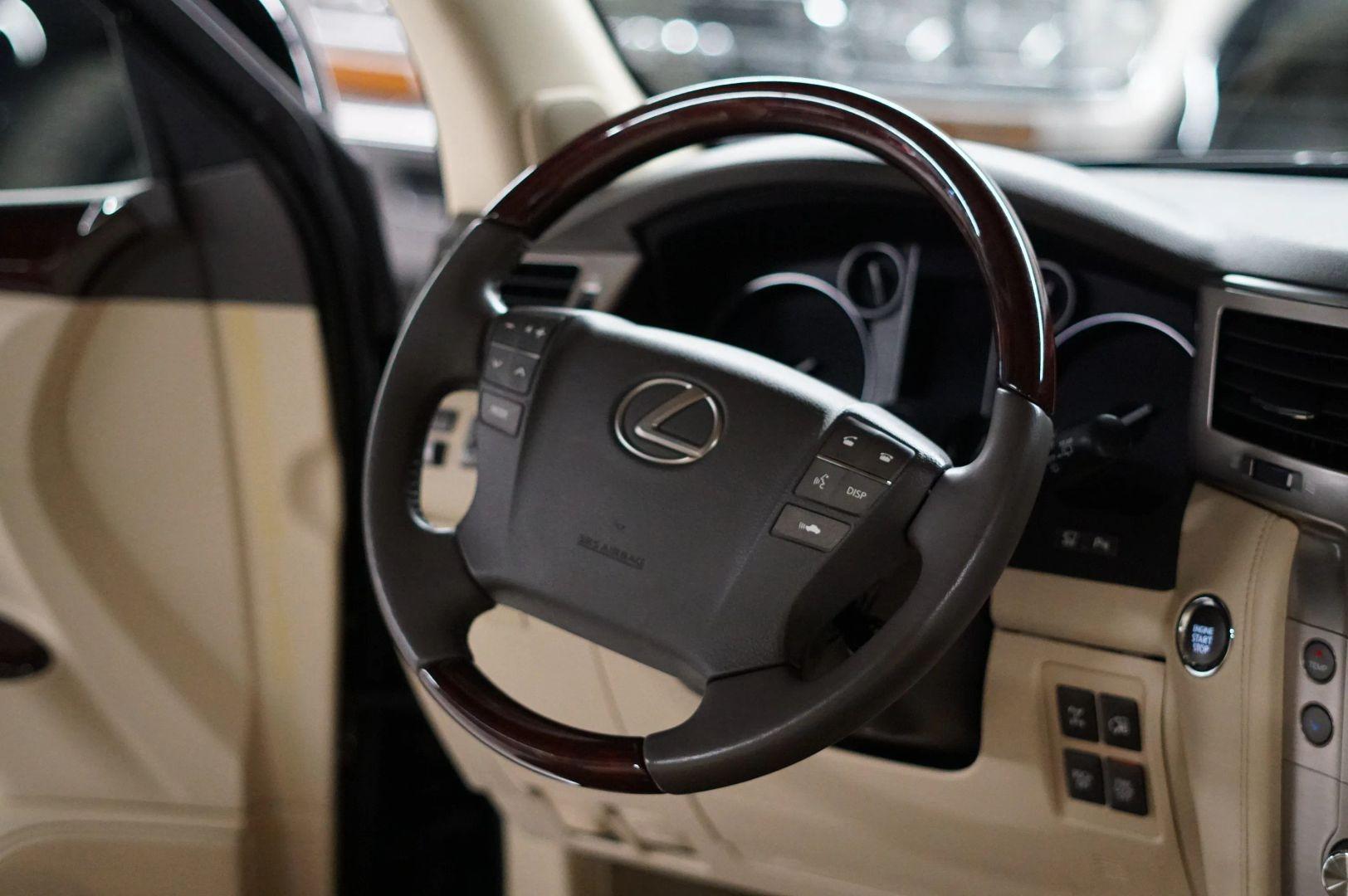 2013 Lexus LX 570