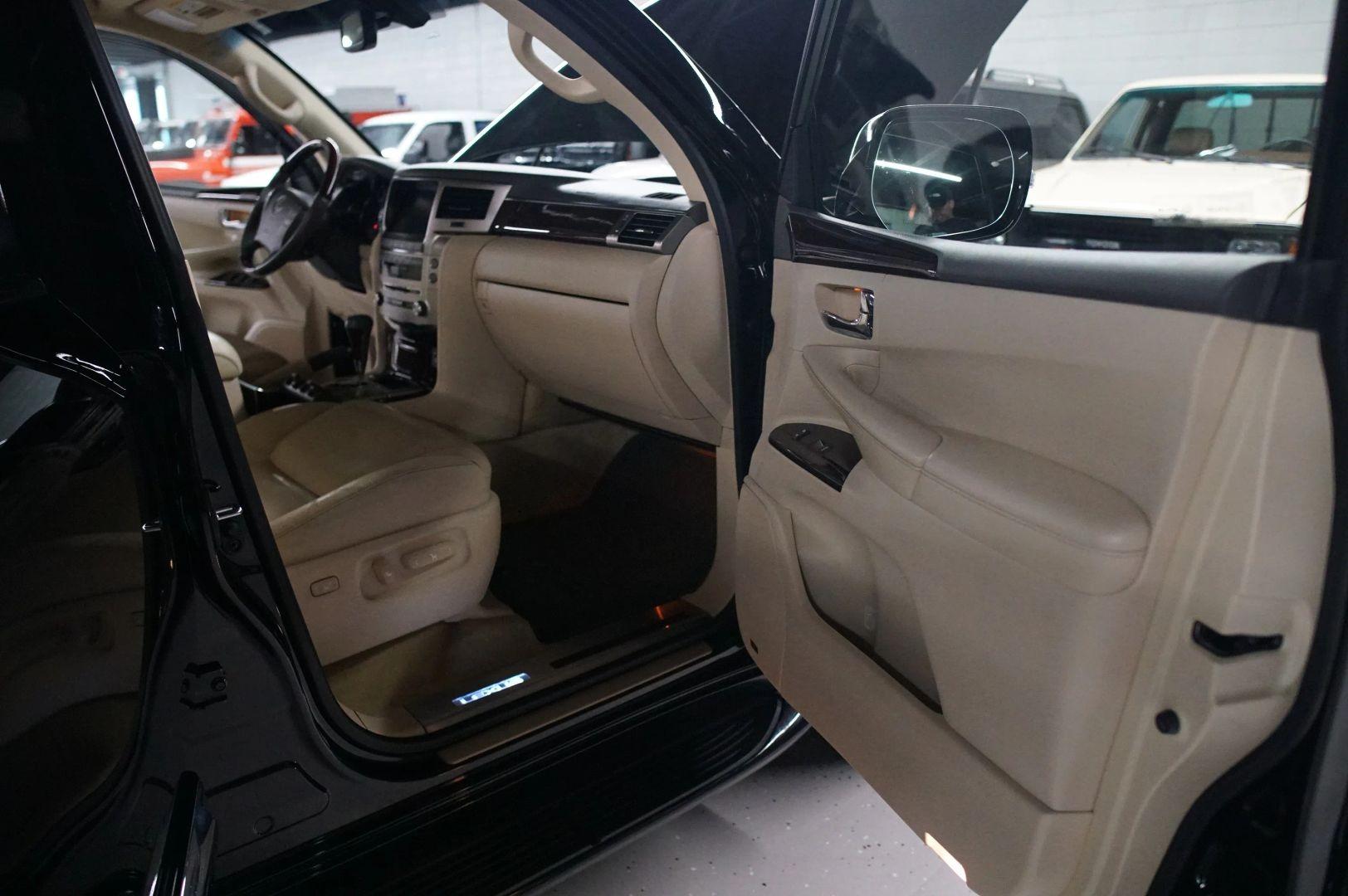 2013 Lexus LX 570