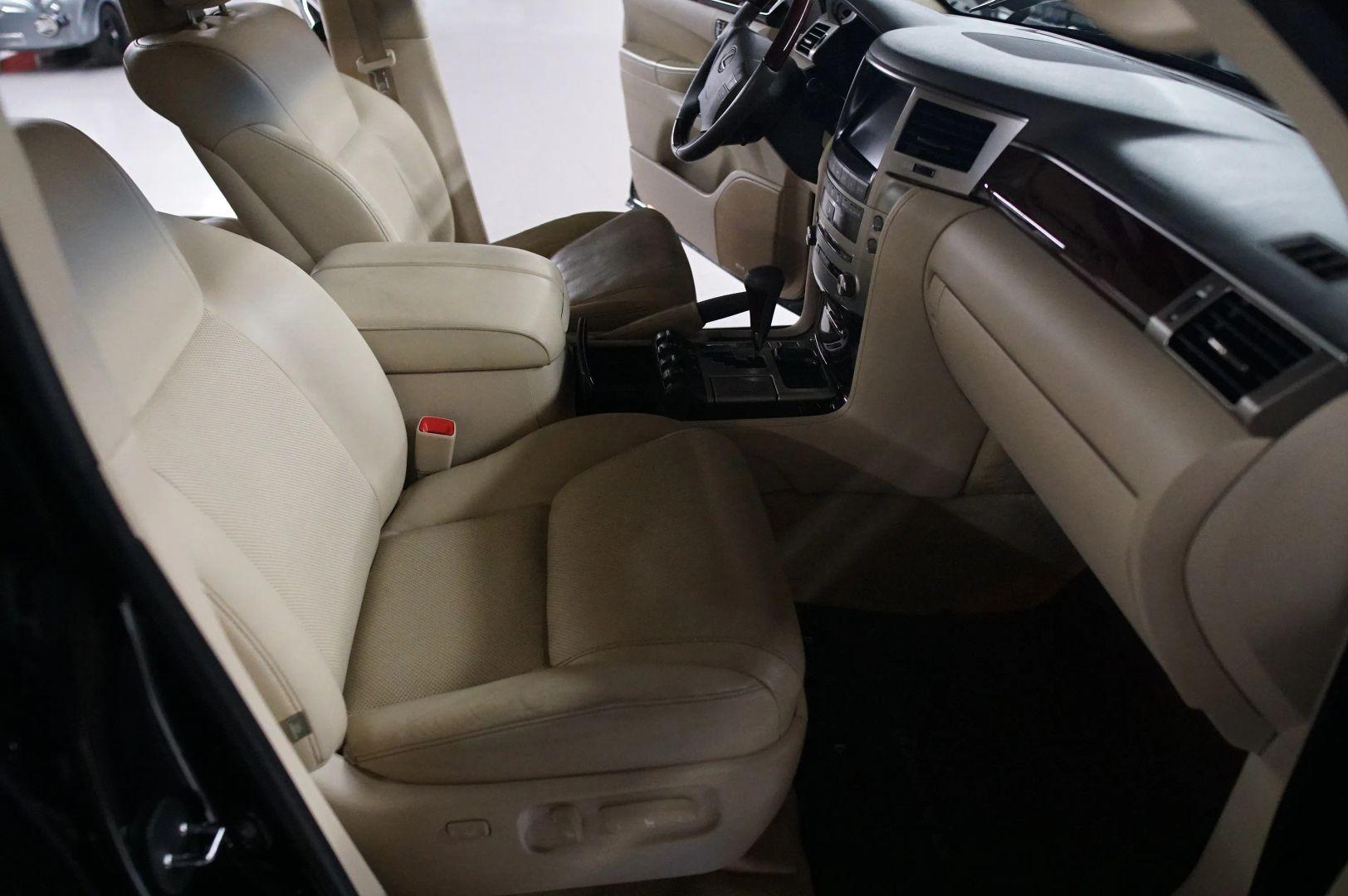 2013 Lexus LX 570