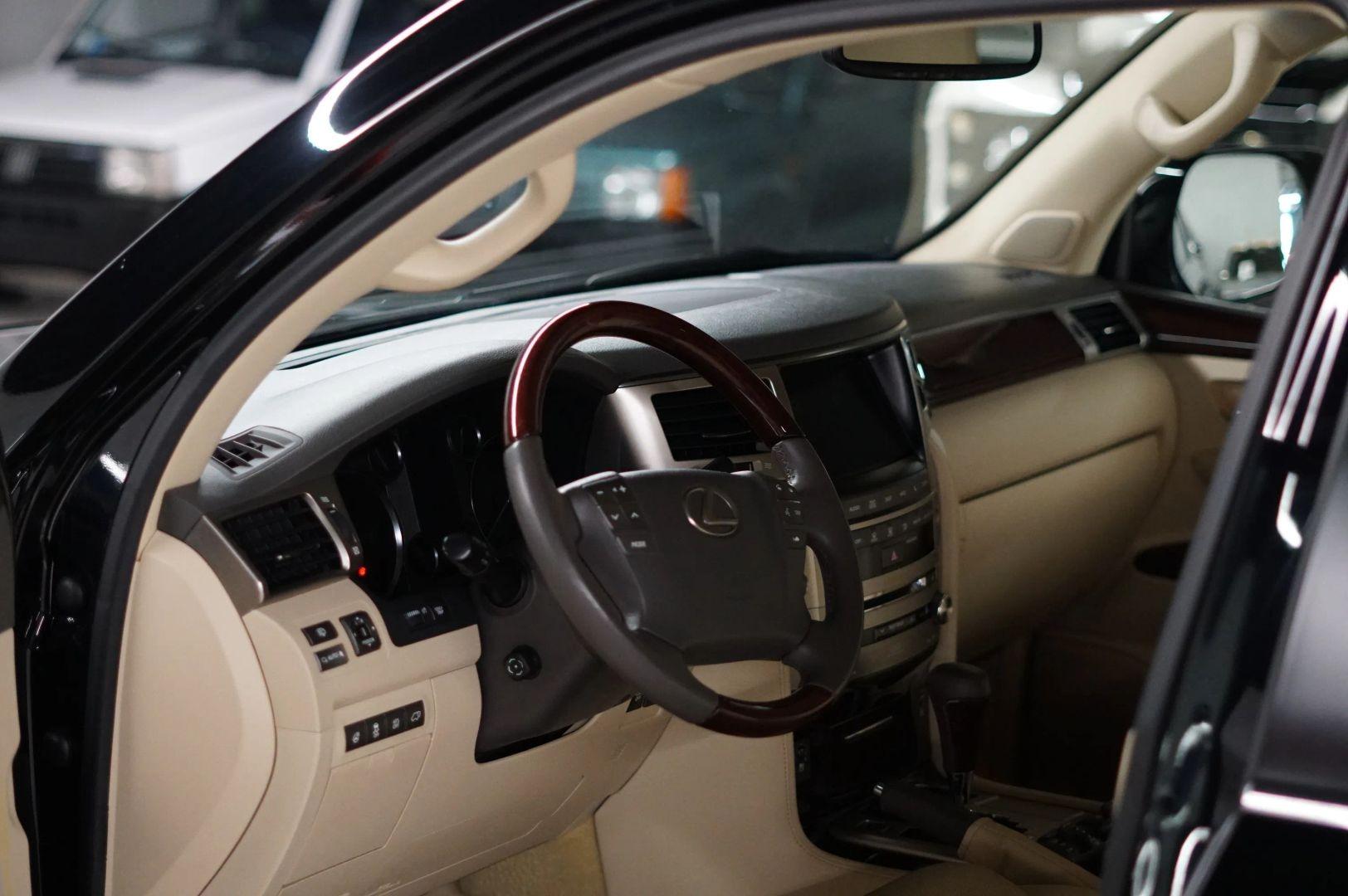 2013 Lexus LX 570