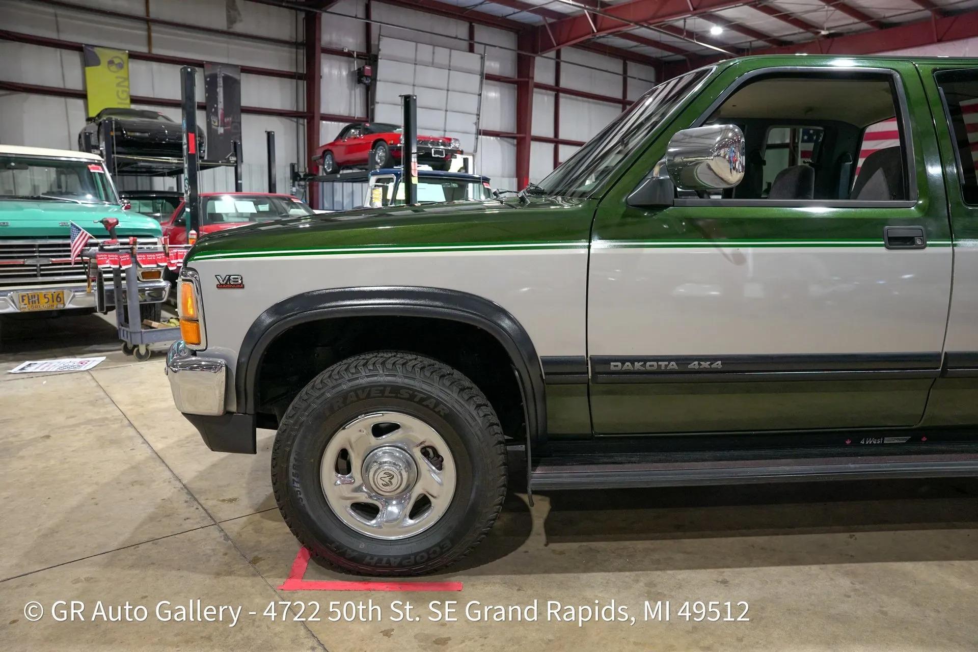 1996 Dodge Dakota SLT Club Cab - 4