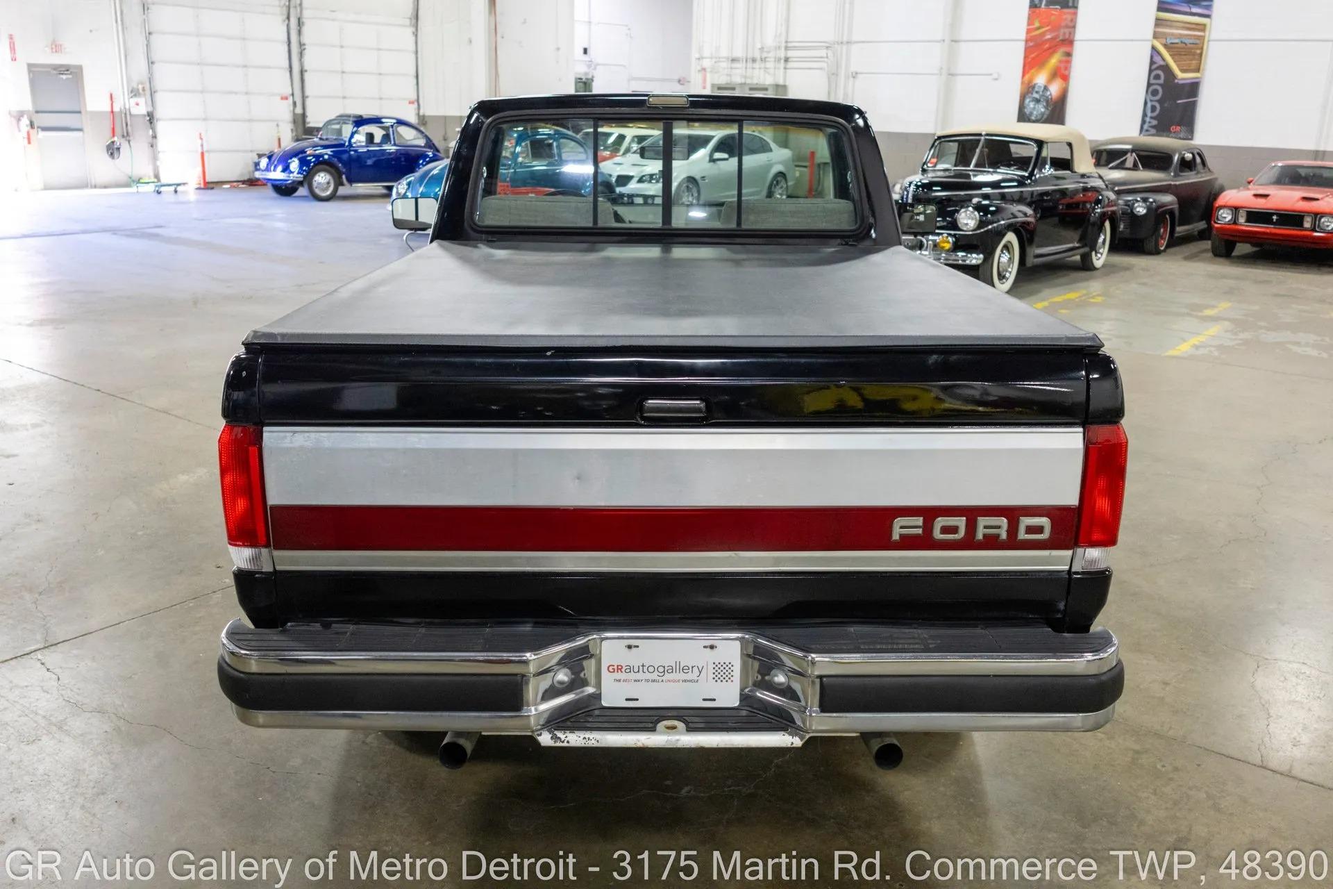 1988 Ford F150 XLT Lariat - 4