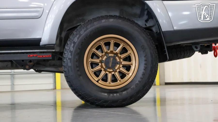 2002 Toyota Sequoia SR5