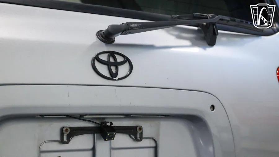 2002 Toyota Sequoia SR5