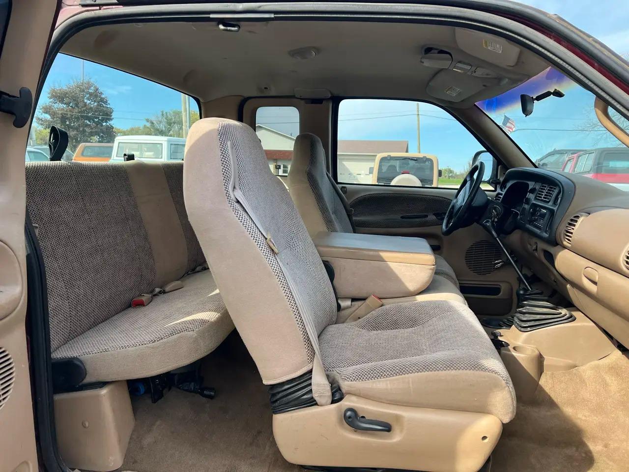 2001 Dodge Ram 2500 SLT Club Cub