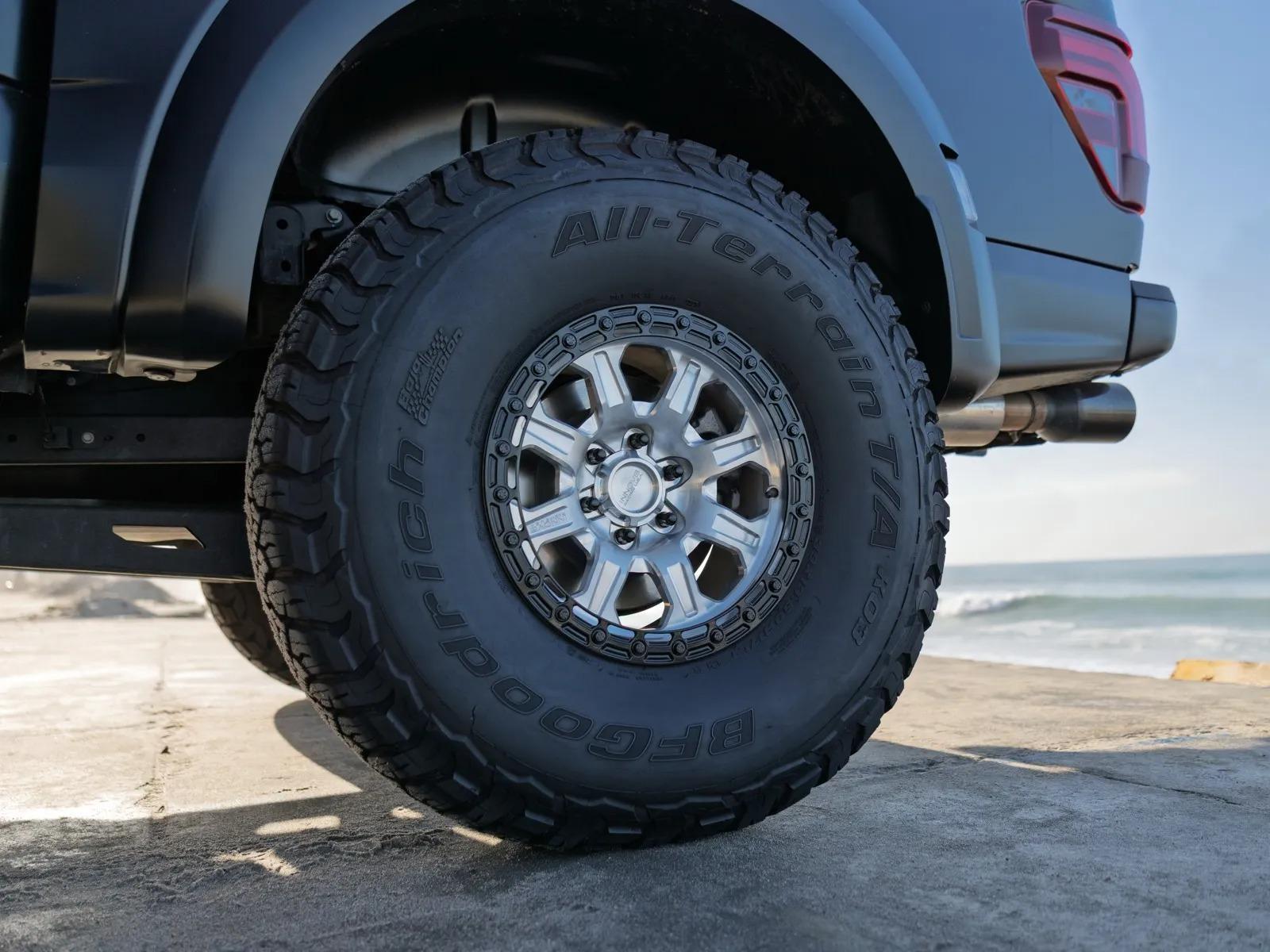 2025 Ford F-150 Raptor R