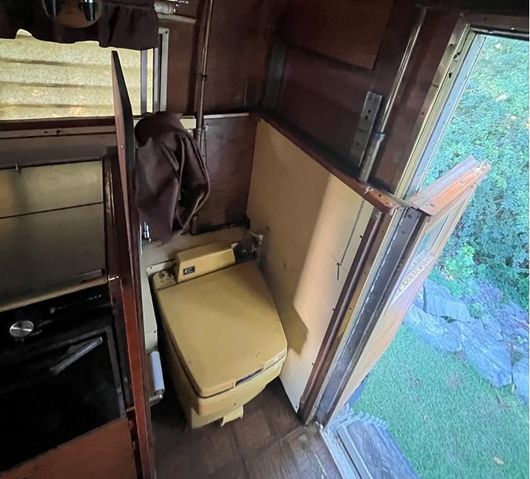 1976 GMC K25 + Alaskan Camper