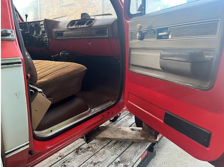 1976 GMC K25 + Alaskan Camper