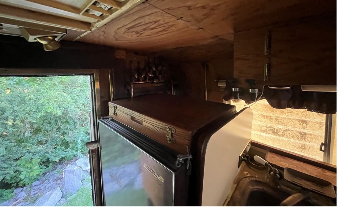 1976 GMC K25 + Alaskan Camper