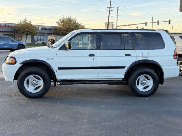 2000 Mitsubishi Montero Sport XLS - 2