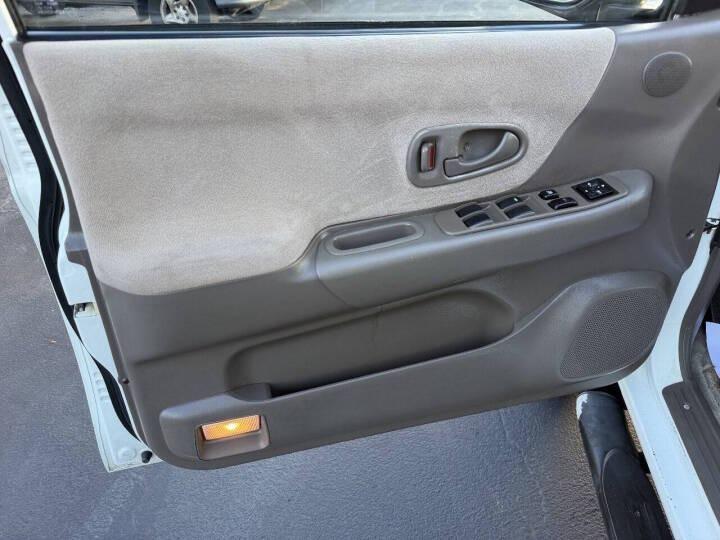 2000 Mitsubishi Montero Sport XLS