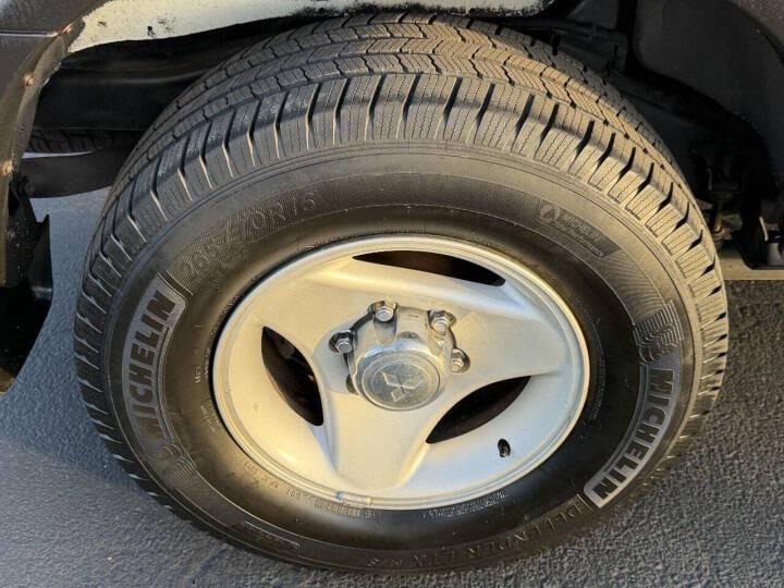 2000 Mitsubishi Montero Sport XLS