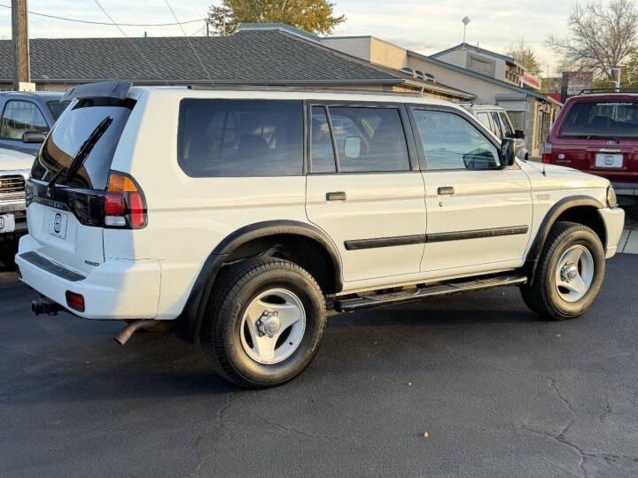 2000 Mitsubishi Montero Sport XLS - 3