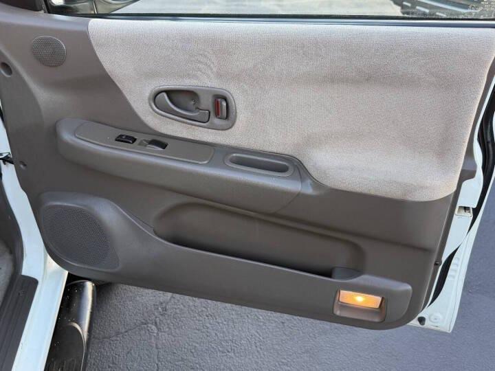 2000 Mitsubishi Montero Sport XLS