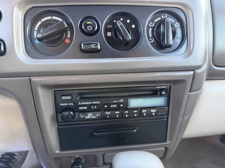 2000 Mitsubishi Montero Sport XLS