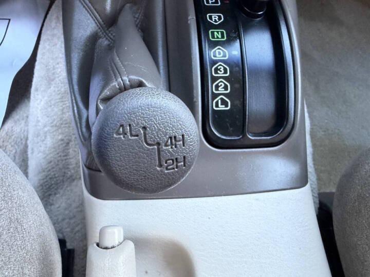 2000 Mitsubishi Montero Sport XLS
