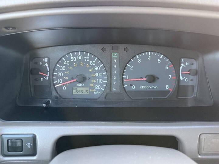2000 Mitsubishi Montero Sport XLS