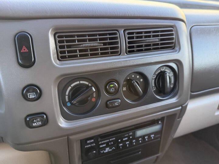 2000 Mitsubishi Montero Sport XLS