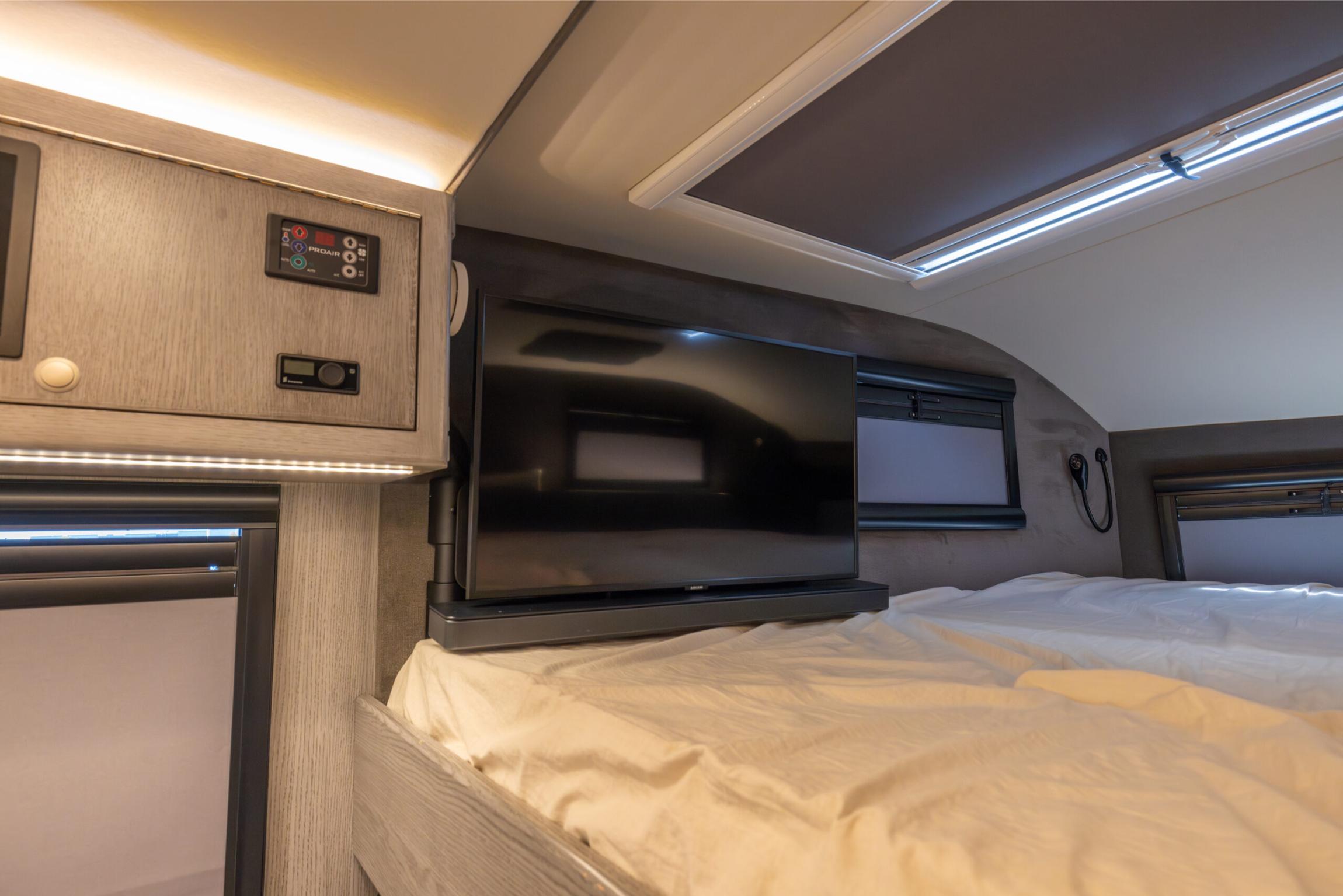 2021 EarthRoamer XV-LTi 030