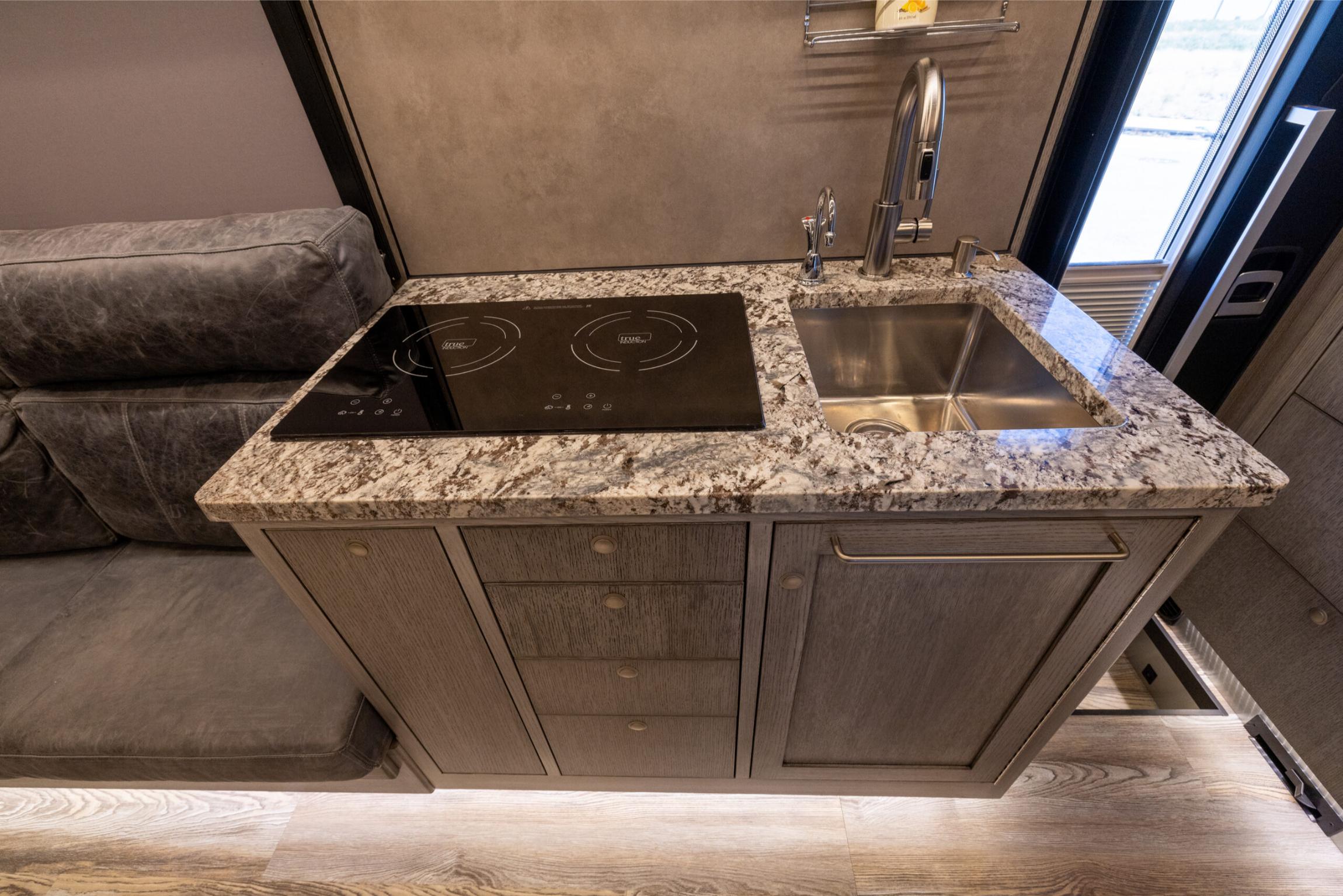 2021 EarthRoamer XV-LTi 030